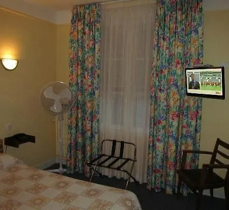 De La Cloche Hotel