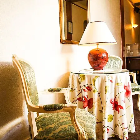 De La Cloche Hotel 2*