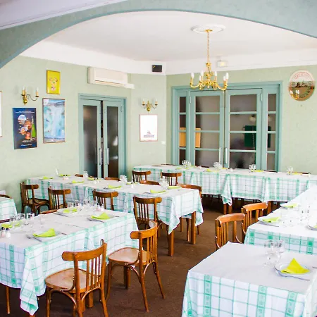 De La Cloche Hotel 2*
