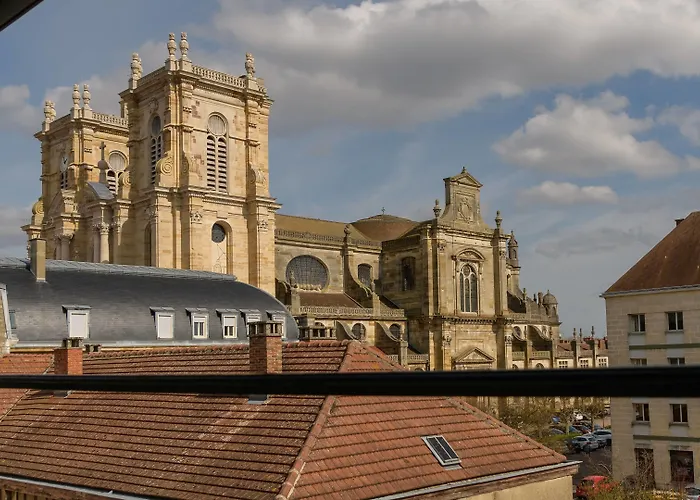 De La Cloche Hotel 2*