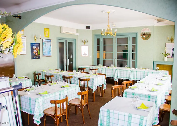 De La Cloche Hotel 2*