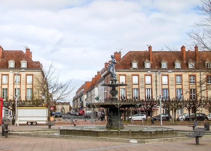 De La Cloche Hotel 2*